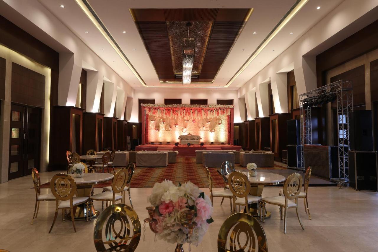 Tivoli Royal Palace Janauli Екстер'єр фото