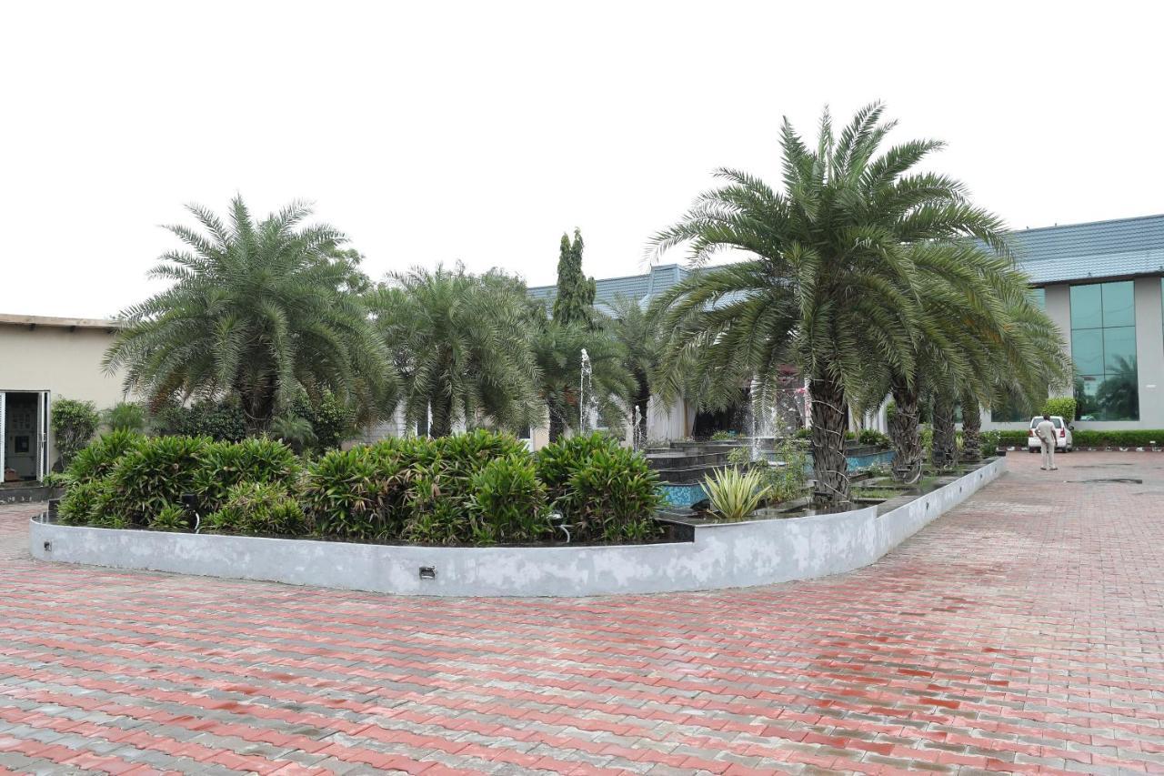 Tivoli Royal Palace Janauli Екстер'єр фото